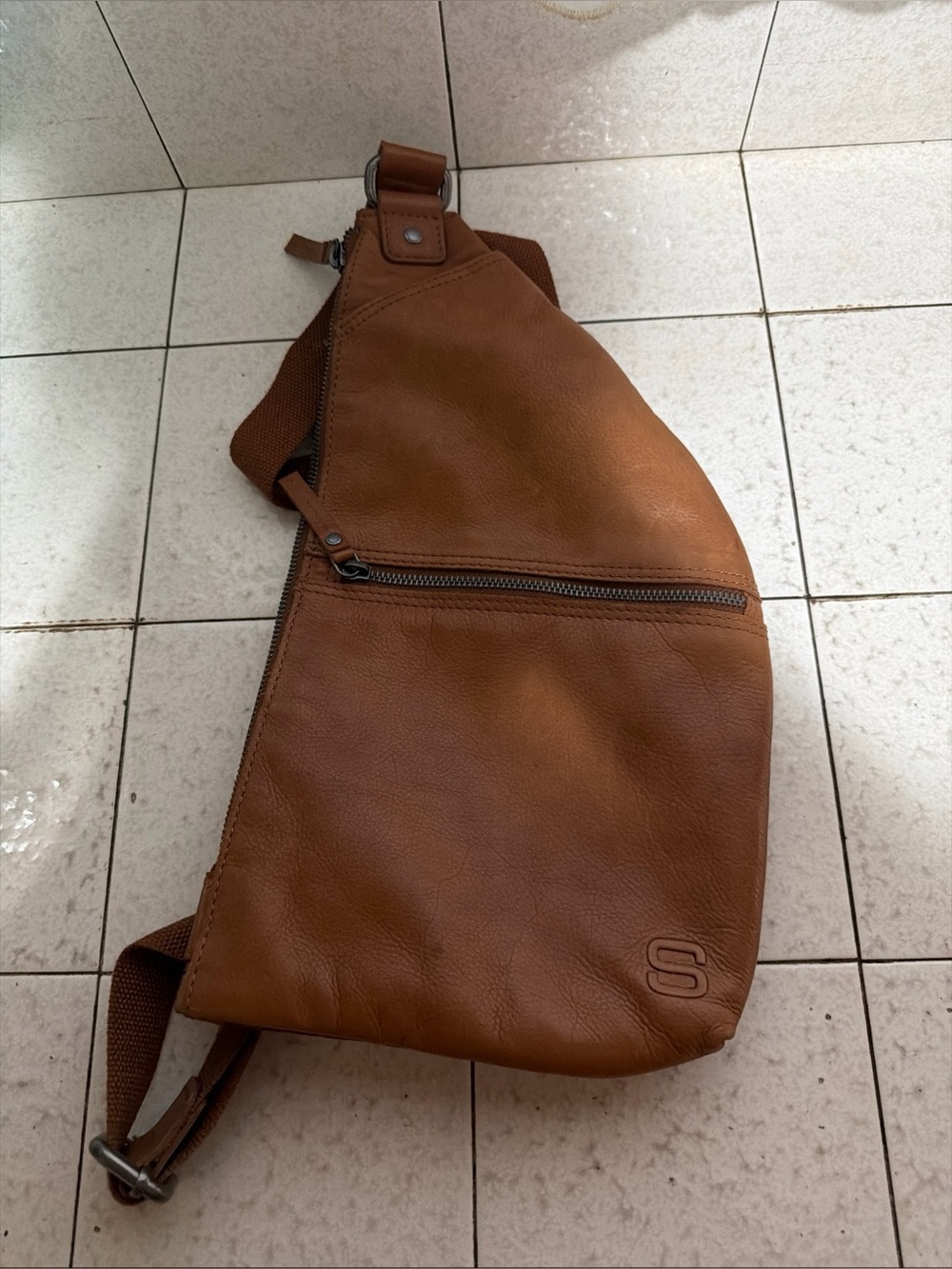 Spikes & Sparrow Leather Sling Bag - Reese - great Condition